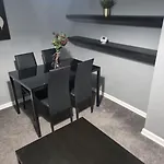 Comfy 1St Floor Flat, Sleeps 4