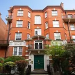 Spacious Flat In West Kensington