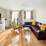 Fantastic Stay In Canary Wharf - 2 Bedrooms