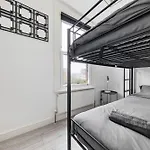 Stylish 2-Bedroom Flat In Walthamstow