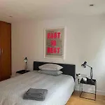 1 Bed Flat With View Of Vibrant Hoxton Square