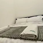 4 Bedroom Entire Flat, Kings Cross Road