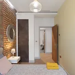 Cozy Retreat Near Downtown With Parking