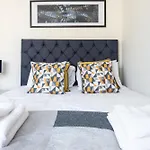 Capital Apartment 856, Chelsea Cloisters