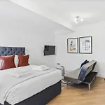 Capital Apartment 516, Chelsea Cloisters