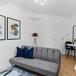 Capital Apartment 516, Chelsea Cloisters