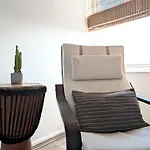 Riverside Apartment In Islington
