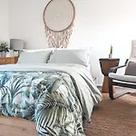 Riverside Apartment In Islington