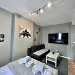Light Budget Studio Apartment On Edgware Road, Central London