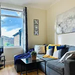 2 Bedroom Flat In Central London