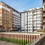 Stunning Massive Bedroom +Direct Thames River View