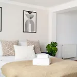 Vauxhall - 2Br With Patio - Cityapartmentstay