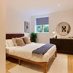 The Putney Escape - Trendy 2Bdr Flat With Terrace + Parking