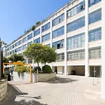 Lovely 2 Bed Flat In Canal Side Gated Development