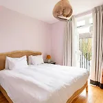 Chic Gunter Grove Flat - London Retreat