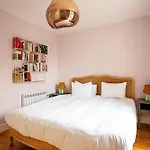 Chic Gunter Grove Flat - London Retreat