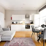 Stylish & Modern London Apartment In Honor Oak