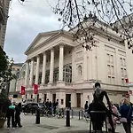 Quiet Luxury Escape For 6 In Covent Garden
