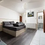 Very Large Studio On Finchley Road 15