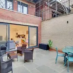 Modern Ealing Apartment With Large Private Patio