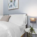 Brixton Retreat Cozy 2-Bedroom Living Space