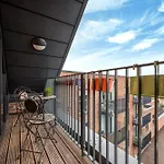 Chic City 1 Bedroom Apartment With Balcony Views