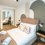 Charming Spacious 2Br Flat Near Station Plus Parking