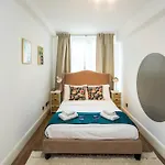 Charming Spacious 2Br Flat Near Station Plus Parking