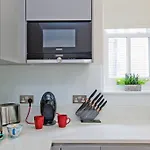 F3 Bright And Cheerful Studio