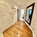 Alluring 2-Bed, 2-Bath Flat On High Street Kensington, Near Kensington Palace