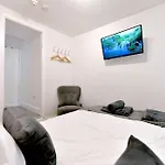 Central London Luxury Studios Fulham Close To Underground Newly Refurbished