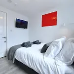 Central London Luxury Studios Fulham Close To Underground Newly Refurbished