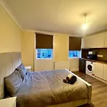 C.London, Zone 1. Double Studio, Moments From Oxford St