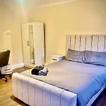 C.London, Zone 1. Double Studio, Moments From Oxford St