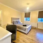 C.London, Zone 1. Double Studio, Moments From Oxford St