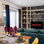 Cosy And Stunning Abode In London