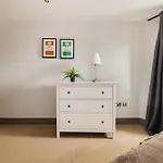 Spacious 2 Bed Battersea High Street