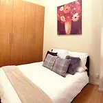 Uk Chaps Retreat: Balcony Apartment