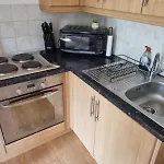 Uk Chaps Retreat: Balcony Apartment