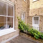 Uk Chaps Retreat: Balcony Apartment