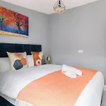 Homely 3 Bedroom House In Hammersmith