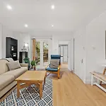 2 Bedroom Garden Flat In W Kensington