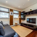 Museum Street Apartment, sleeps 3