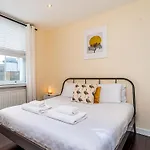 Museum Street Apartment, sleeps 3