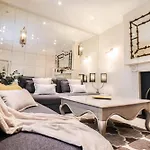 Elegant One-Bedroom! Kensington Flat With Patio
