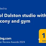Cool Dalston Studio With Balcony And Gym