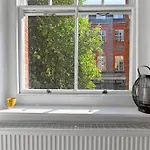 Small One-Bed Flat, Payment Required Straight Away, Host Will Message You After You\'Ve Made A Reservation