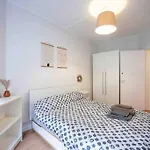 Small One-Bed Flat, Payment Required Straight Away, Host Will Message You After You\'Ve Made A Reservation