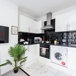 London Bridge 2 Bed Apartment - Sleeps 3