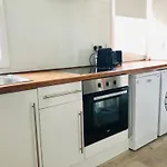 Bright Chiswick Apartment - Great Location